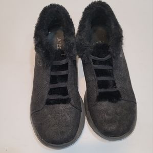 BZees Golden slip on faux fur black shoes, Sz. 7.